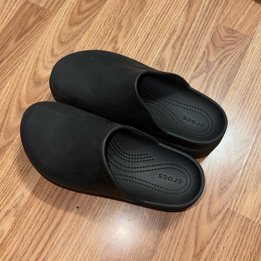 Dylan platform clog- crocs